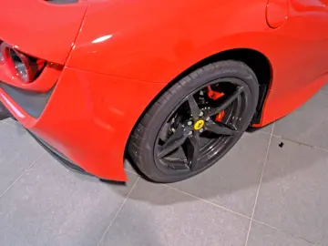 FERRARI F8 Tributo Carbon Camera Lift