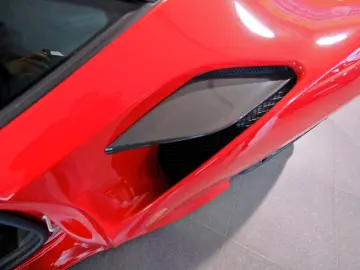 FERRARI F8 Tributo Carbon Camera Lift