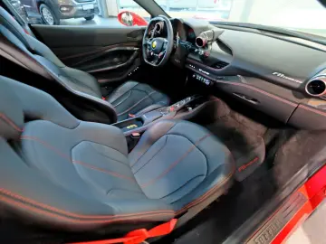 FERRARI F8 Tributo Carbon Camera Lift