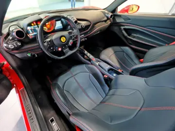 FERRARI F8 Tributo Carbon Camera Lift
