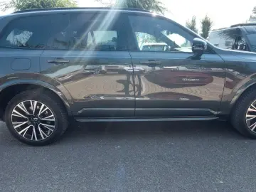 VOLVO XC90 Ultra Dark Recharge Plug-In Hybrid AWD
