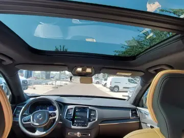 VOLVO XC90 Ultra Dark Recharge Plug-In Hybrid AWD