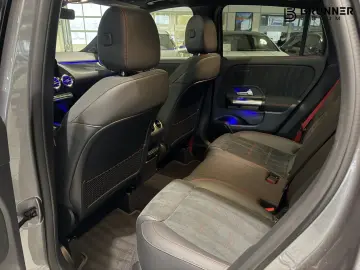 MERCEDES-BENZ GLA 35 4M