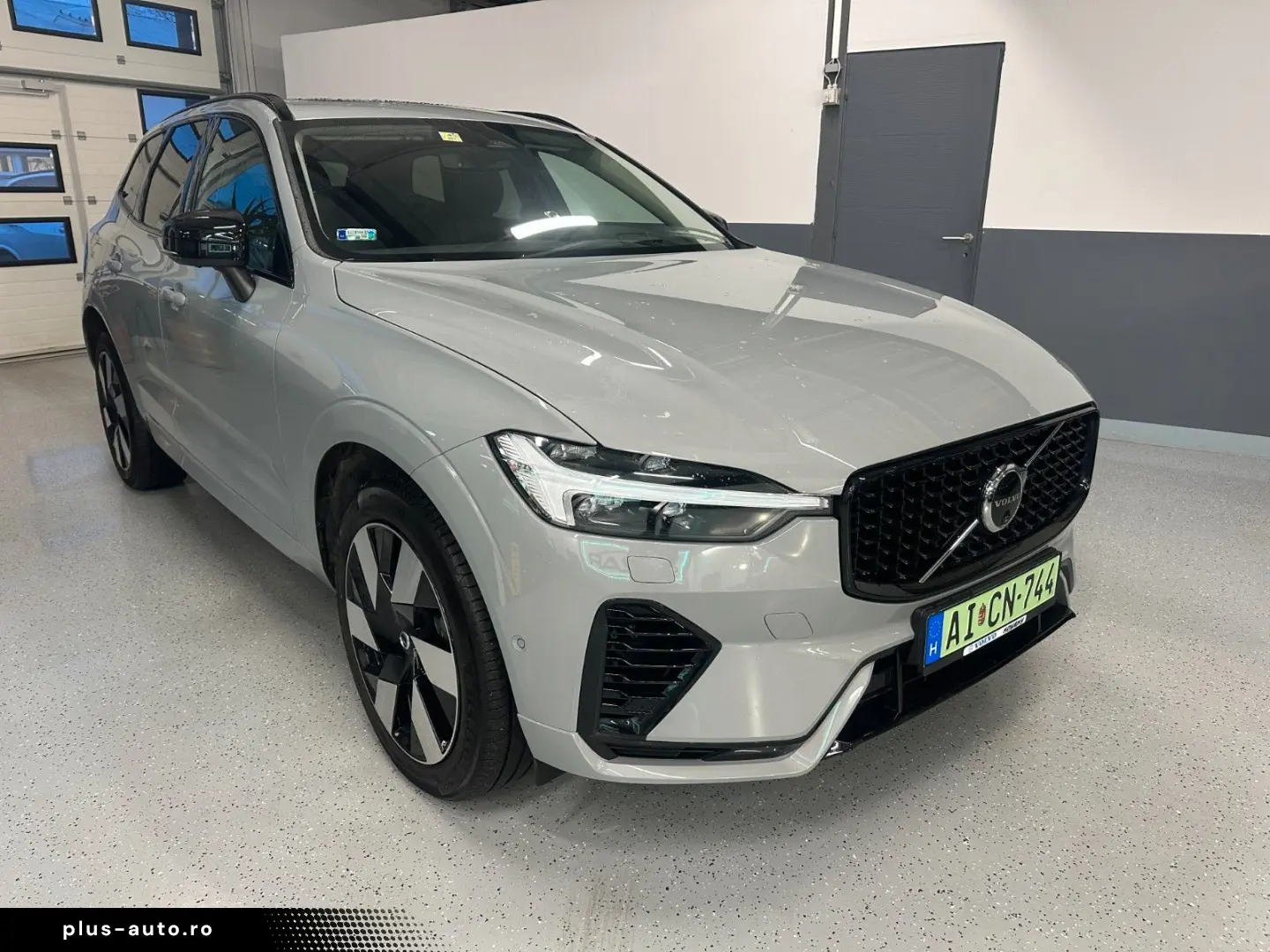 VOLVO XC 60 Ultra Dark Recharge Plug-In Hybrid AWD