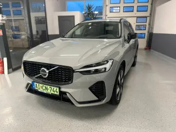 VOLVO XC 60 Ultra Dark Recharge Plug-In Hybrid AWD