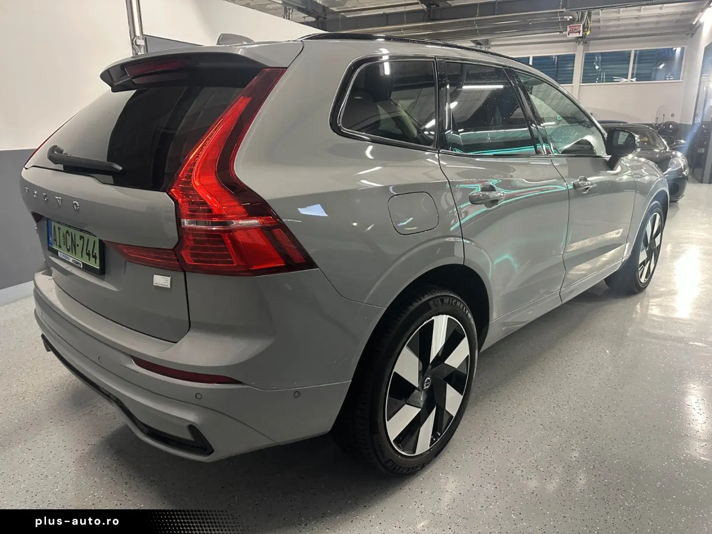 VOLVO XC 60 Ultra Dark Recharge Plug-In Hybrid AWD