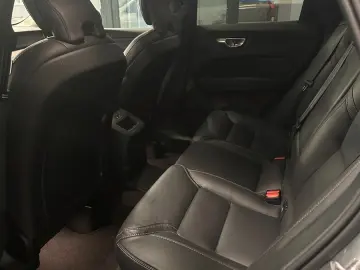 VOLVO XC 60 Ultra Dark Recharge Plug-In Hybrid AWD