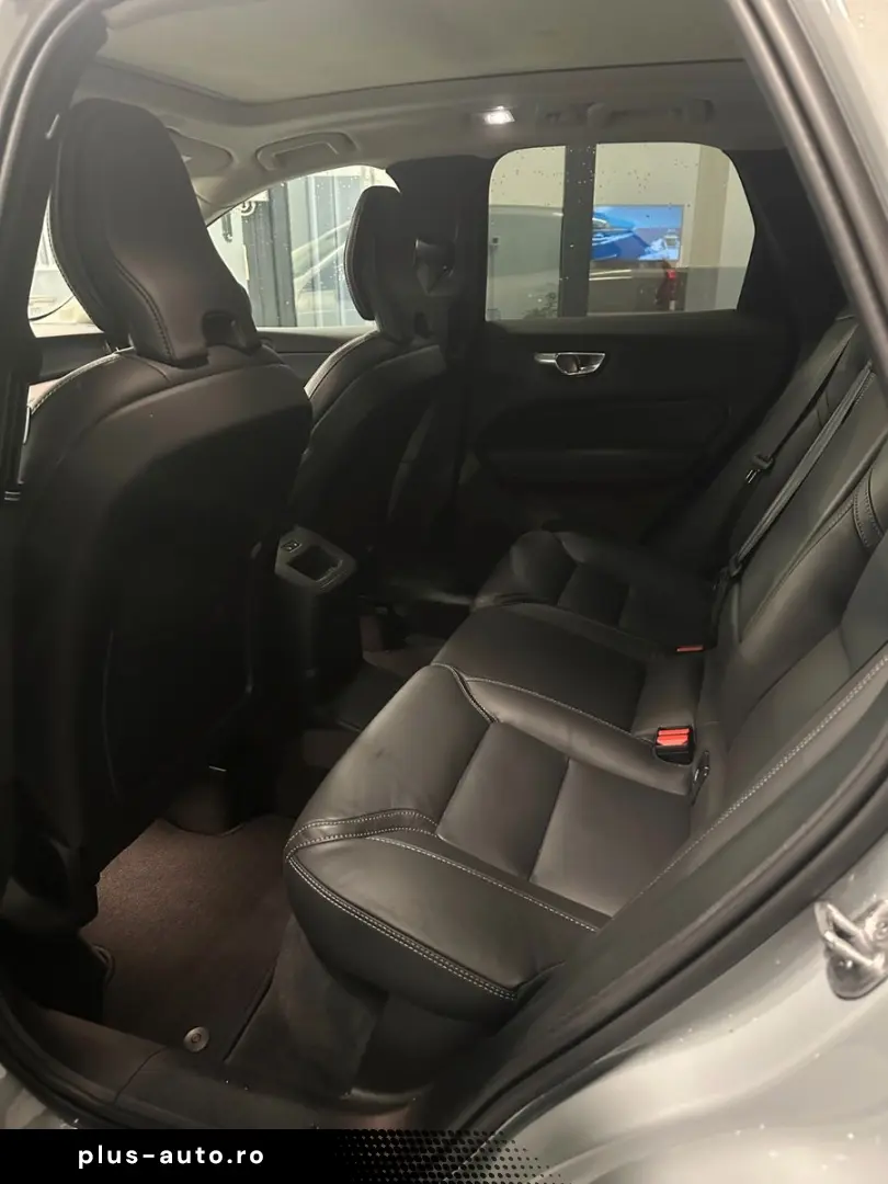 VOLVO XC 60 Ultra Dark Recharge Plug-In Hybrid AWD