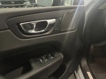 VOLVO XC 60 Ultra Dark Recharge Plug-In Hybrid AWD