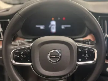 VOLVO XC 60 Ultra Dark Recharge Plug-In Hybrid AWD