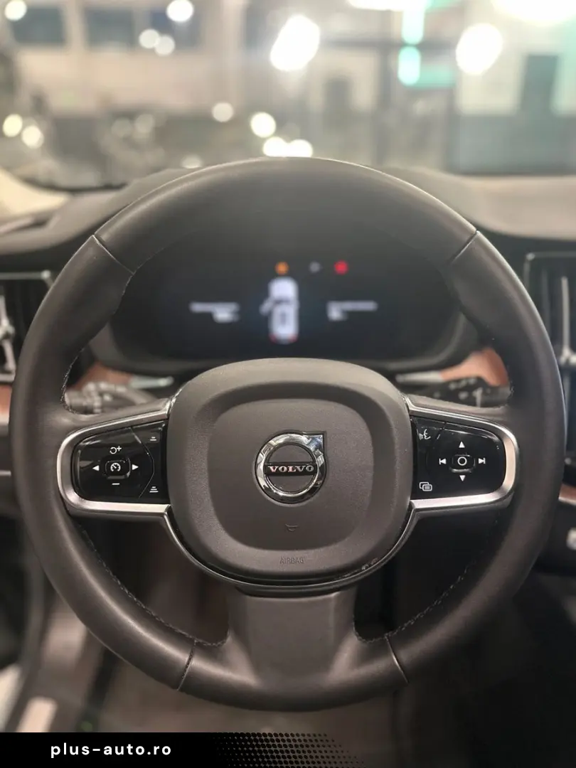 VOLVO XC 60 Ultra Dark Recharge Plug-In Hybrid AWD