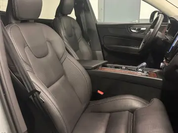 VOLVO XC 60 Ultra Dark Recharge Plug-In Hybrid AWD