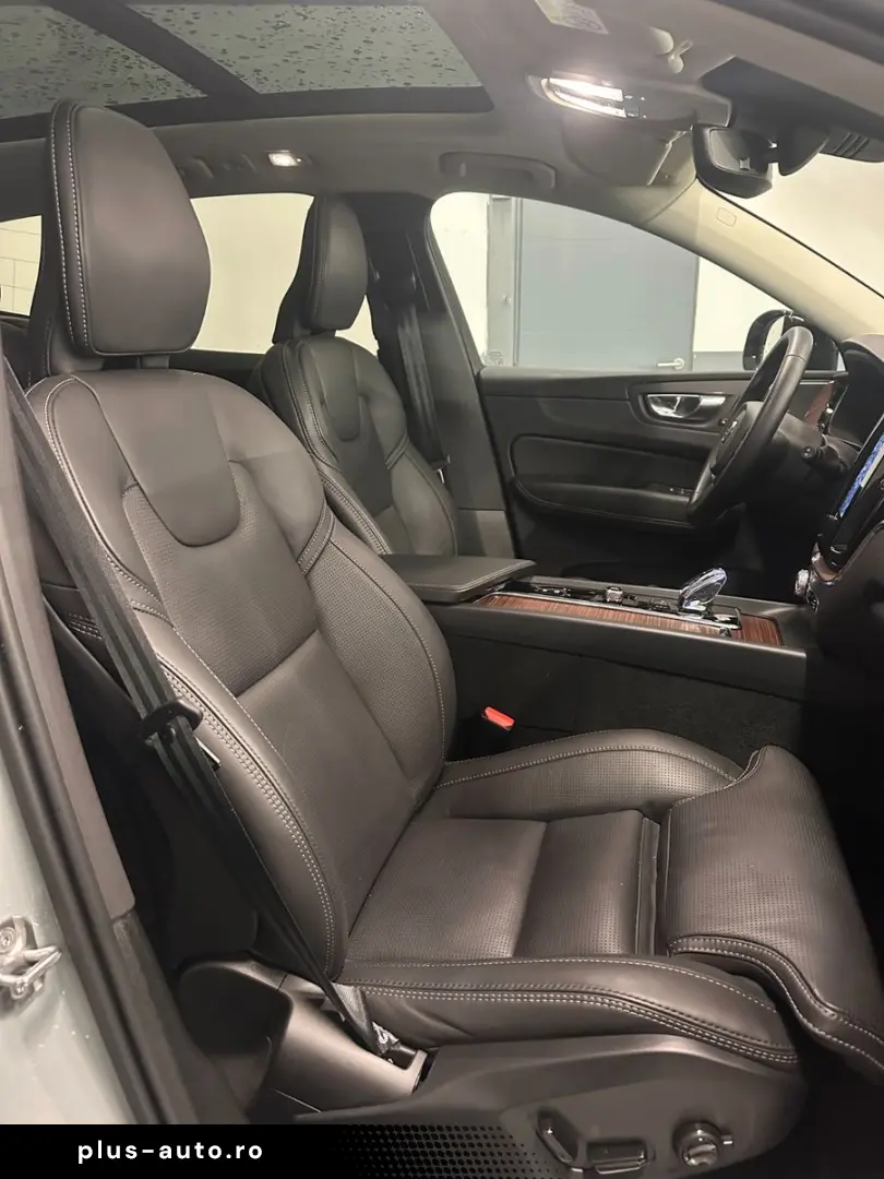 VOLVO XC 60 Ultra Dark Recharge Plug-In Hybrid AWD