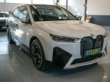 BMW IX 40 xDrive Sport PANO H K