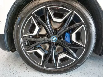 BMW IX 40 xDrive Sport PANO H K