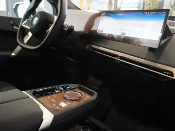 BMW IX 40 xDrive Sport PANO H K