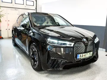 BMW iX Baureihe iX 40 xDrive Sport HK SKY LOUNGE