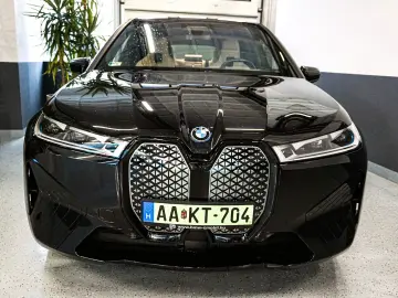 BMW iX Baureihe iX 40 xDrive Sport HK SKY LOUNGE