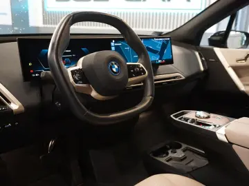 BMW iX Baureihe iX 40 xDrive Sport HK SKY LOUNGE