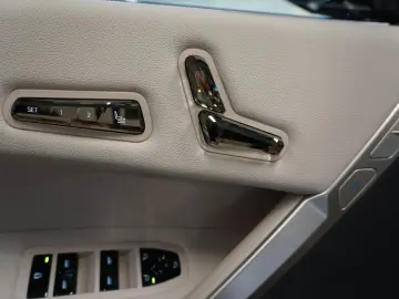 BMW iX Baureihe iX 40 xDrive Sport HK SKY LOUNGE