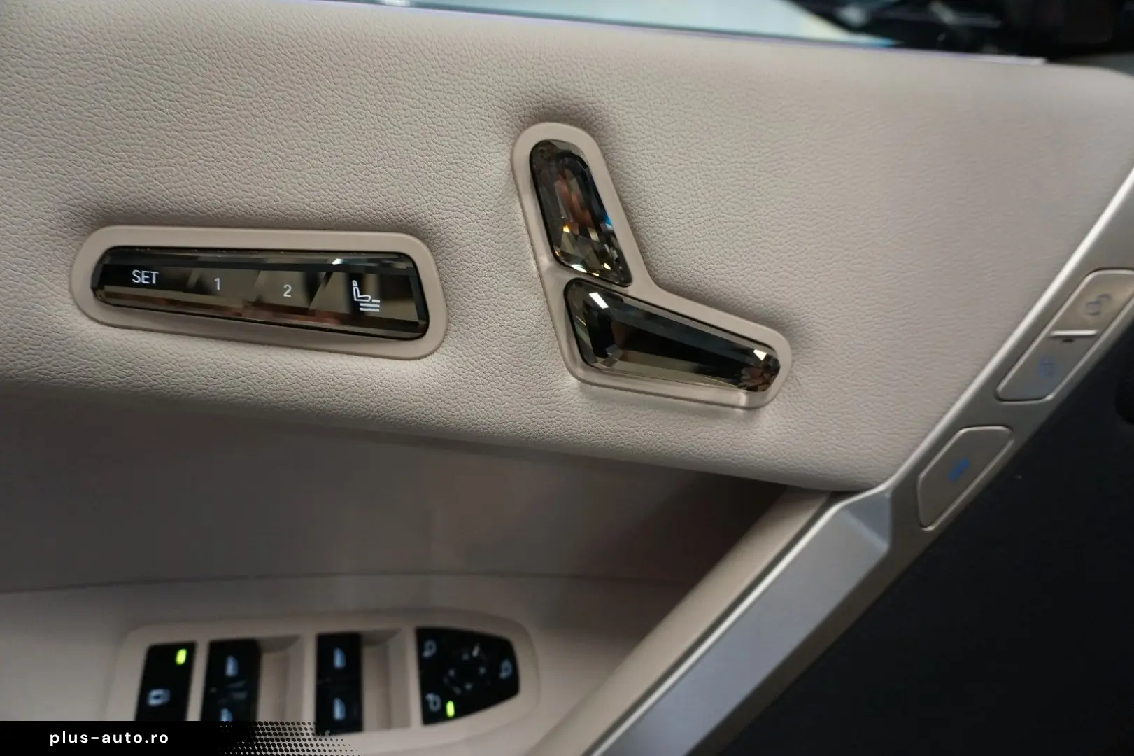 BMW iX Baureihe iX 40 xDrive Sport HK SKY LOUNGE