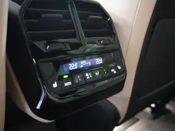 BMW iX Baureihe iX 40 xDrive Sport HK SKY LOUNGE