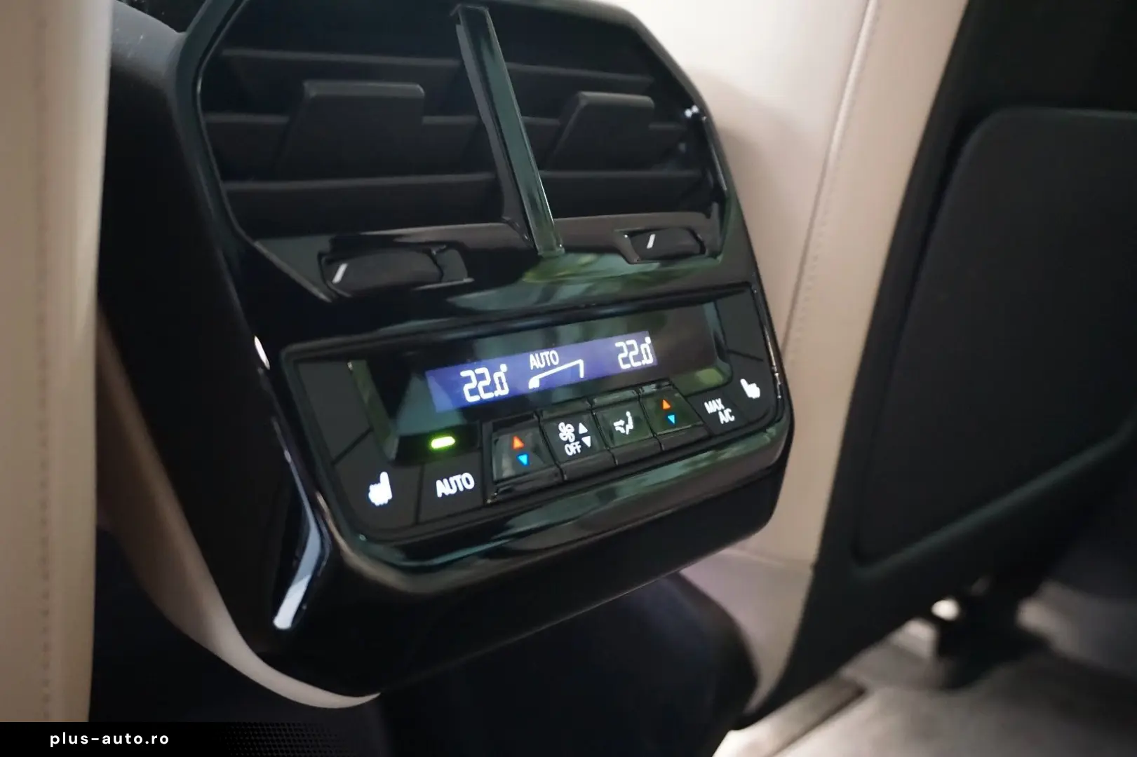 BMW iX Baureihe iX 40 xDrive Sport HK SKY LOUNGE