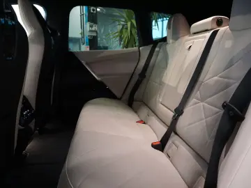 BMW iX Baureihe iX 40 xDrive Sport HK SKY LOUNGE