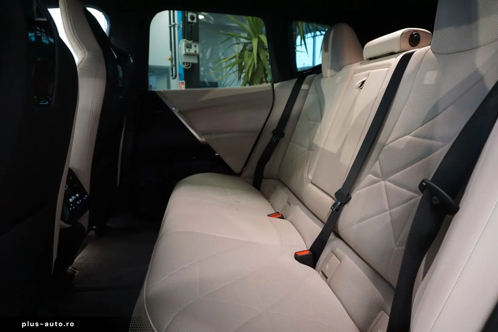 BMW iX Baureihe iX 40 xDrive Sport HK SKY LOUNGE