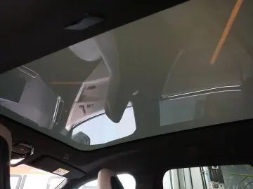 BMW iX Baureihe iX 40 xDrive Sport HK SKY LOUNGE