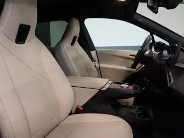 BMW iX Baureihe iX 40 xDrive Sport HK SKY LOUNGE