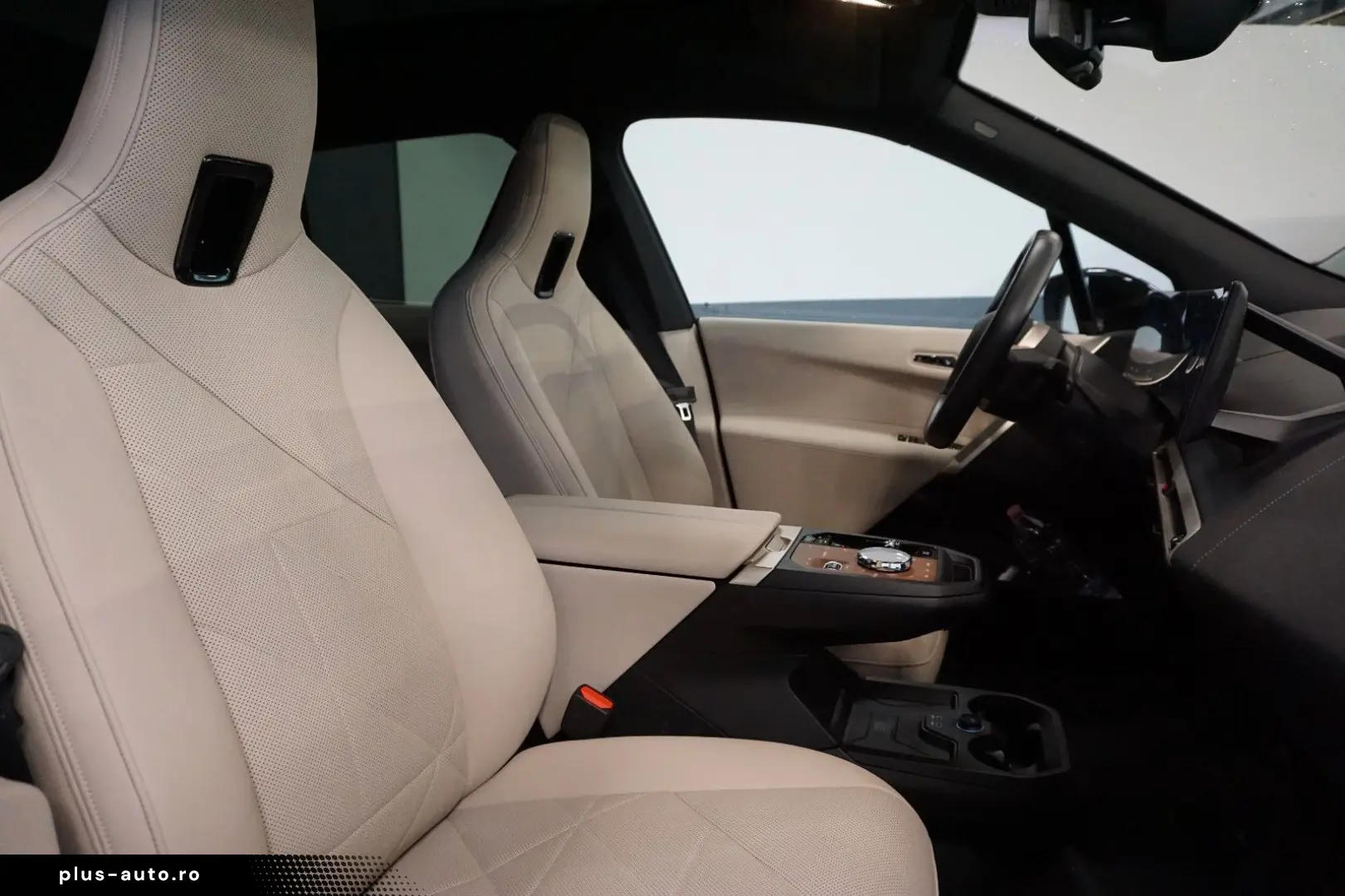 BMW iX Baureihe iX 40 xDrive Sport HK SKY LOUNGE