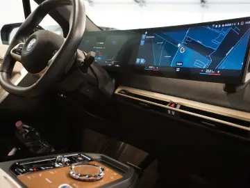 BMW iX Baureihe iX 40 xDrive Sport HK SKY LOUNGE