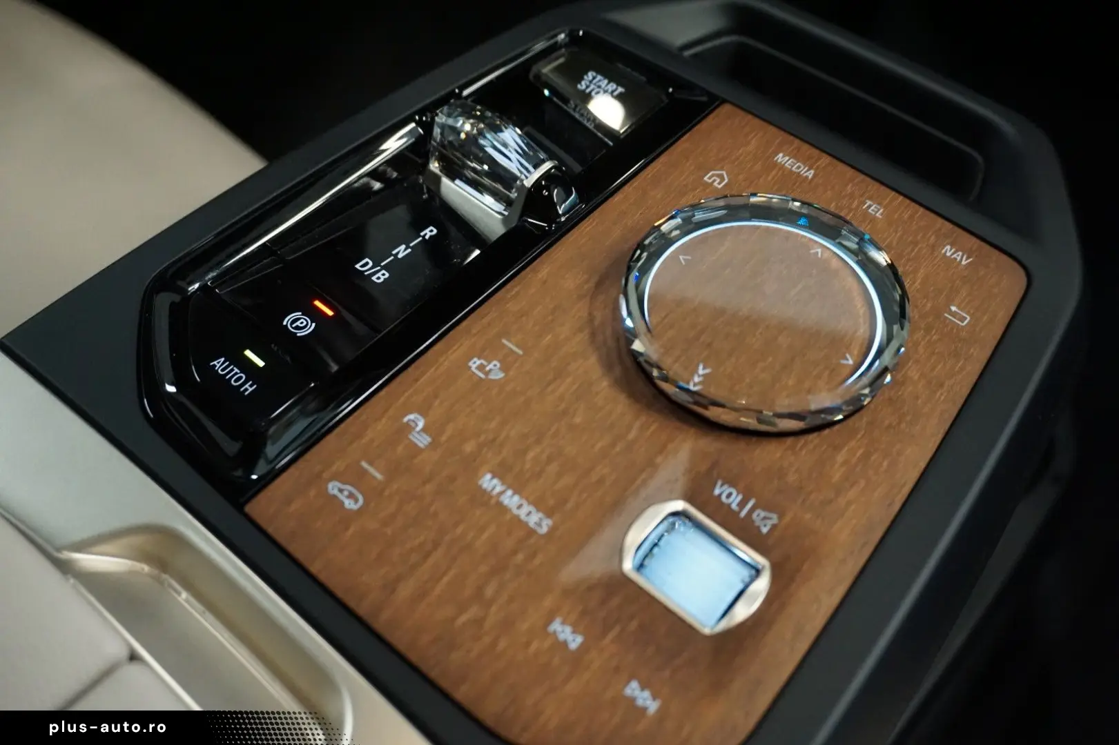 BMW iX Baureihe iX 40 xDrive Sport HK SKY LOUNGE