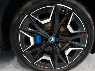 BMW iX Baureihe iX 40 xDrive Sport HK SKY LOUNGE