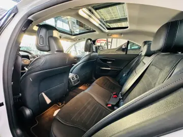 MERCEDES-BENZ C 220d 4M AMG LINE PANO ALLOY STZH MEM