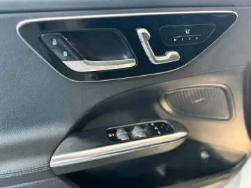 MERCEDES-BENZ C 220d 4M AMG LINE PANO ALLOY STZH MEM