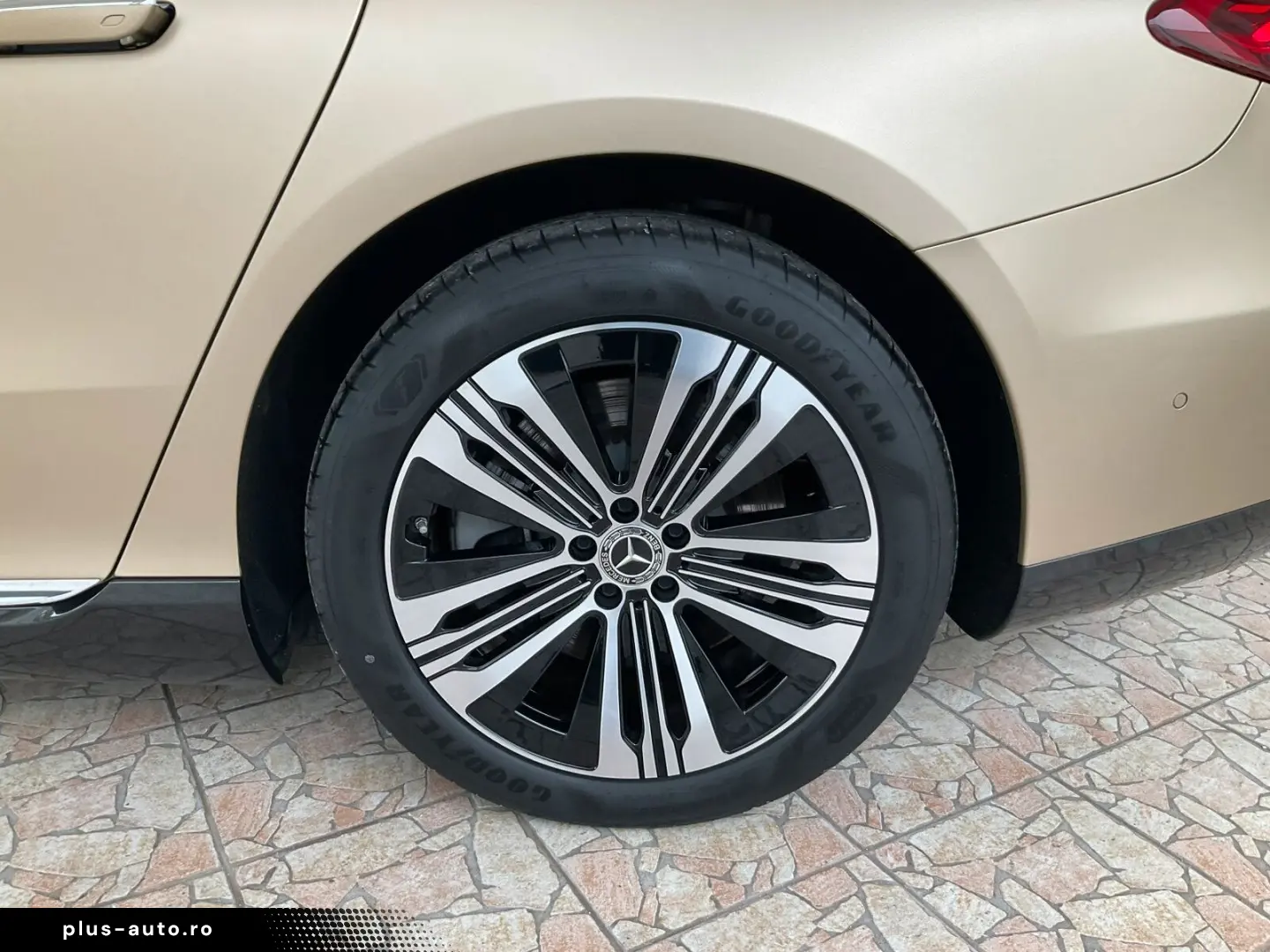 MERCEDES-BENZ EQS 500 4M Electric Art Pano-Dach Dist&hellip;