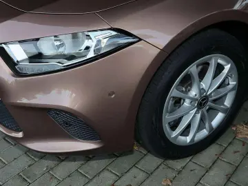 MERCEDES-BENZ A 250 e PANO DISTRONIC MEMORY CARPLAY MBUX 17