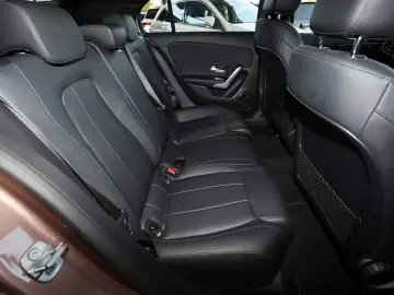 MERCEDES-BENZ A 250 e PANO DISTRONIC MEMORY CARPLAY MBUX 17