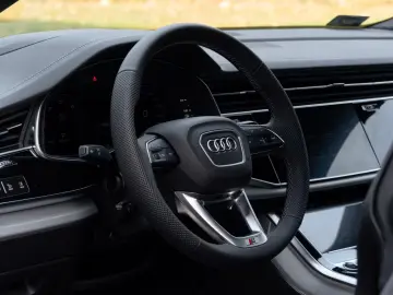 Audi Q8 50 TDI SLINE. MATRIX. LUFT. PANO