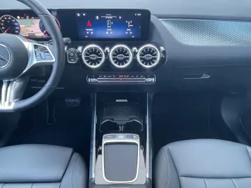 MERCEDES-BENZ GLA 220 d 4M MOPF PROGRESSIVE 360 DIST&hellip;