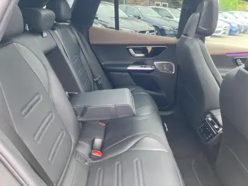 MERCEDES-BENZ EQE 43 AMG SUV 4M  SHZ Pano AHK HUD S-Sitz ACC