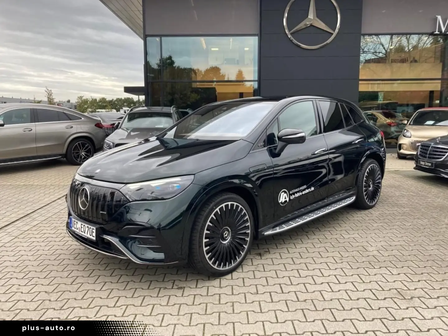 MERCEDES-BENZ EQE 43 AMG SUV 4M  SHZ Pano AHK HUD S-Sitz ACC