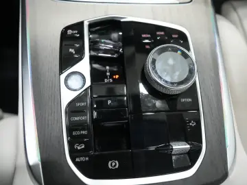 BMW X7 xDrive 40 d  INDIVIDUAL PANO H K HUD 7-SITZER