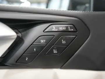 BMW X7 xDrive 40 d  INDIVIDUAL PANO H K HUD 7-SITZER