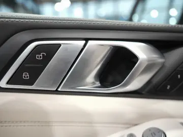 BMW X7 xDrive 40 d  INDIVIDUAL PANO H K HUD 7-SITZER