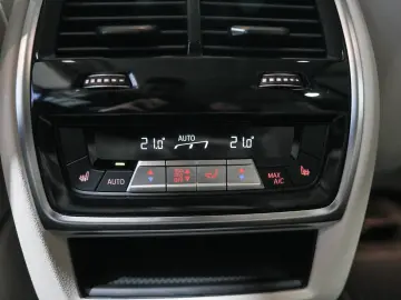 BMW X7 xDrive 40 d  INDIVIDUAL PANO H K HUD 7-SITZER