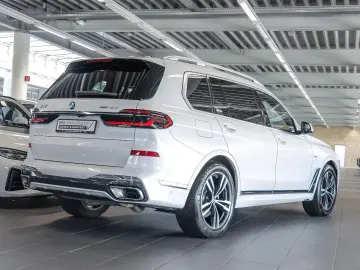 BMW X7 xDrive40d M Sport HUD PANO RFK NAVI LED DAB