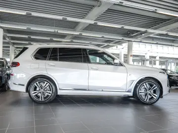 BMW X7 xDrive40d M Sport HUD PANO RFK NAVI LED DAB